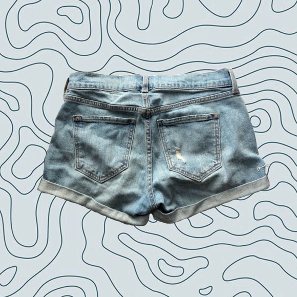 old navy cuffed light wash shorts - Picture 2 of 2